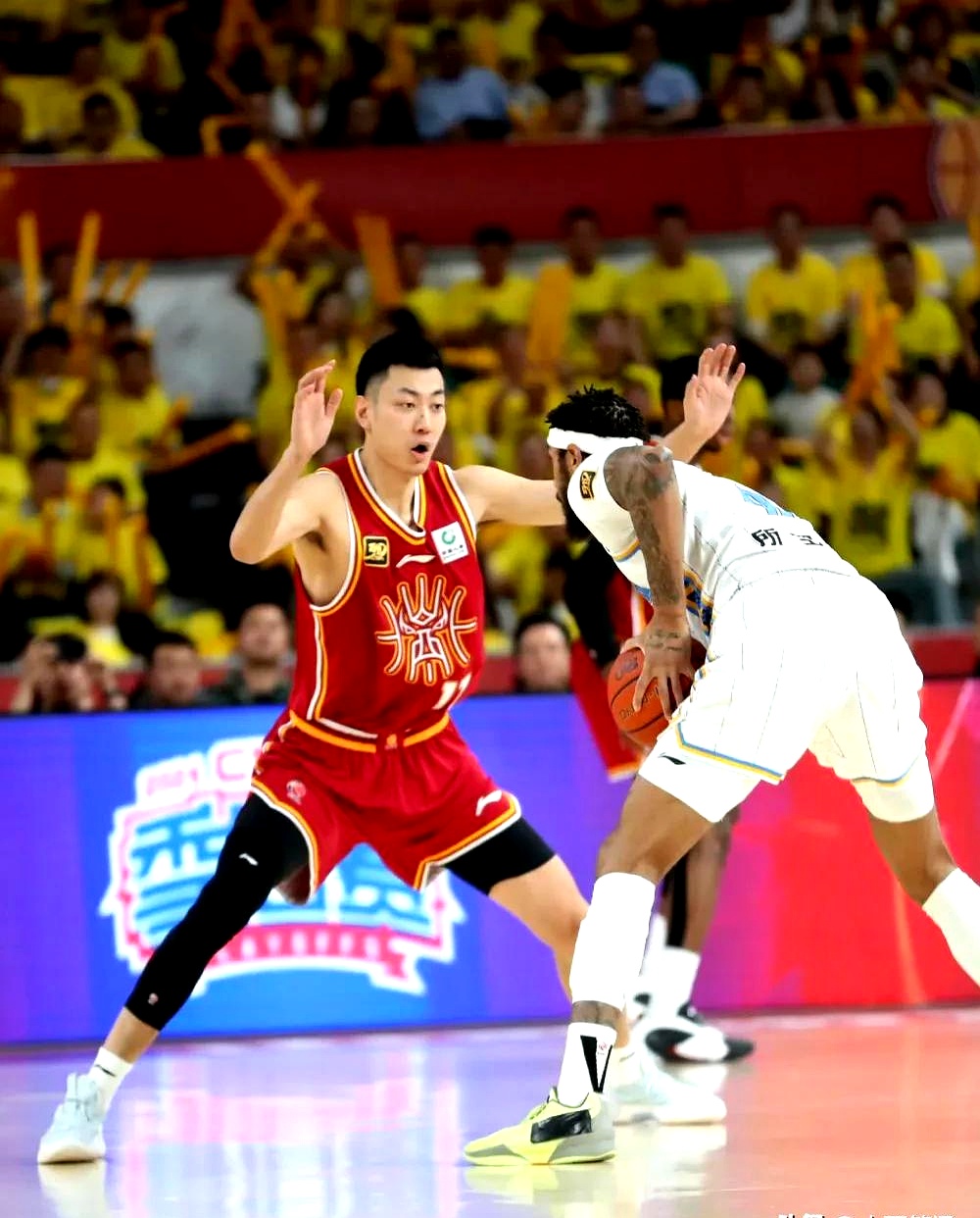 亚博体育-山东男篮训练开放日;今夜止住颓势引欢呼;法国杯在即;控场能力受关注-亚博体育